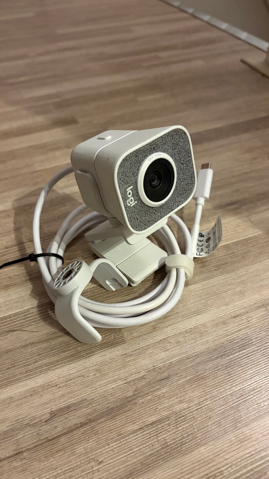 Logitech StreamCam Full HD Webcam - Wit, MacOS, Ophalen of Verzenden, Zo goed als nieuw, Monitorclip