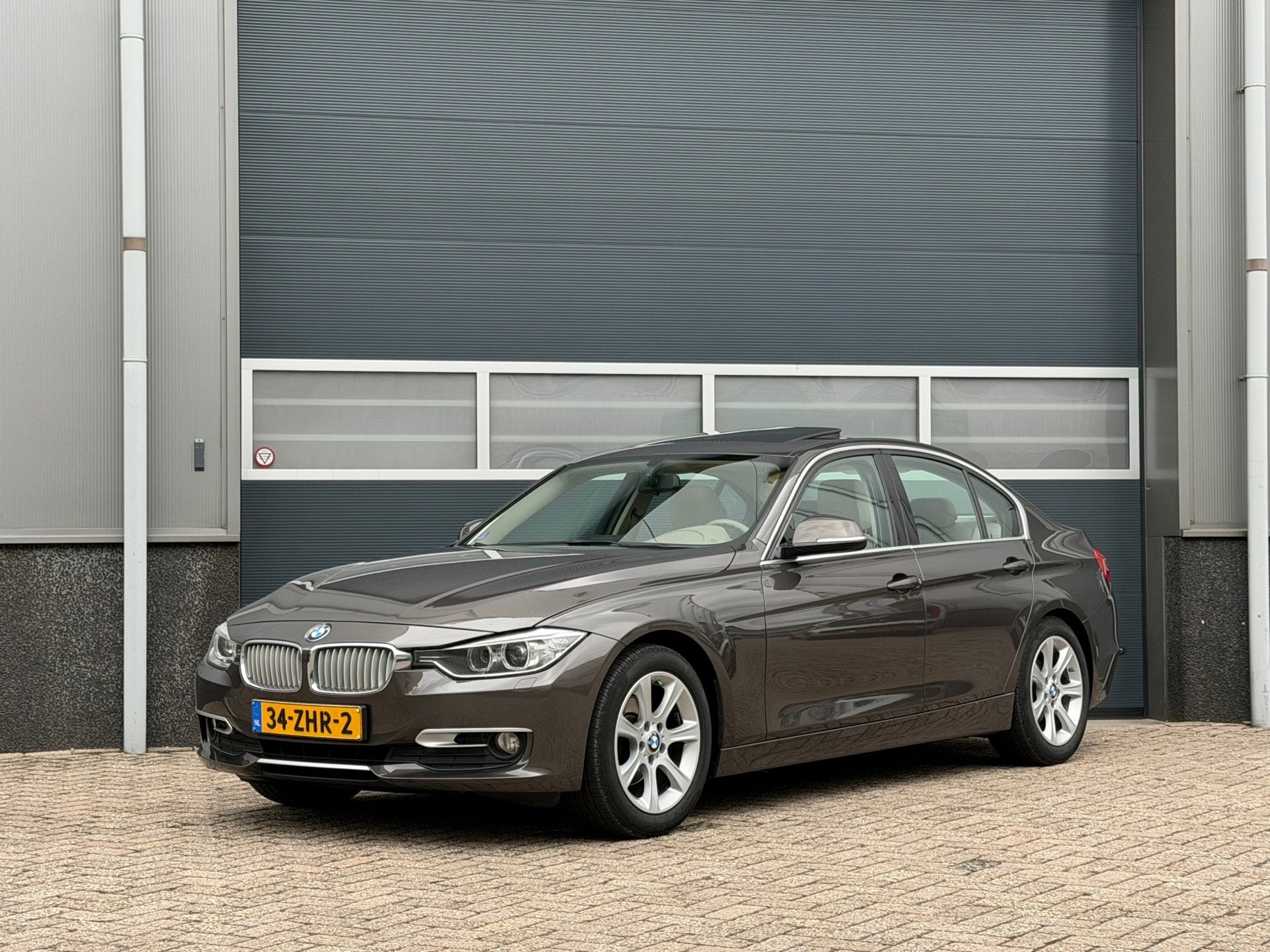 BMW 3-serie 320i EfficientDynamics Edition Upgrade Edition b, Achterwielaandrijving, Gebruikt, 4 cilinders, Bruin
