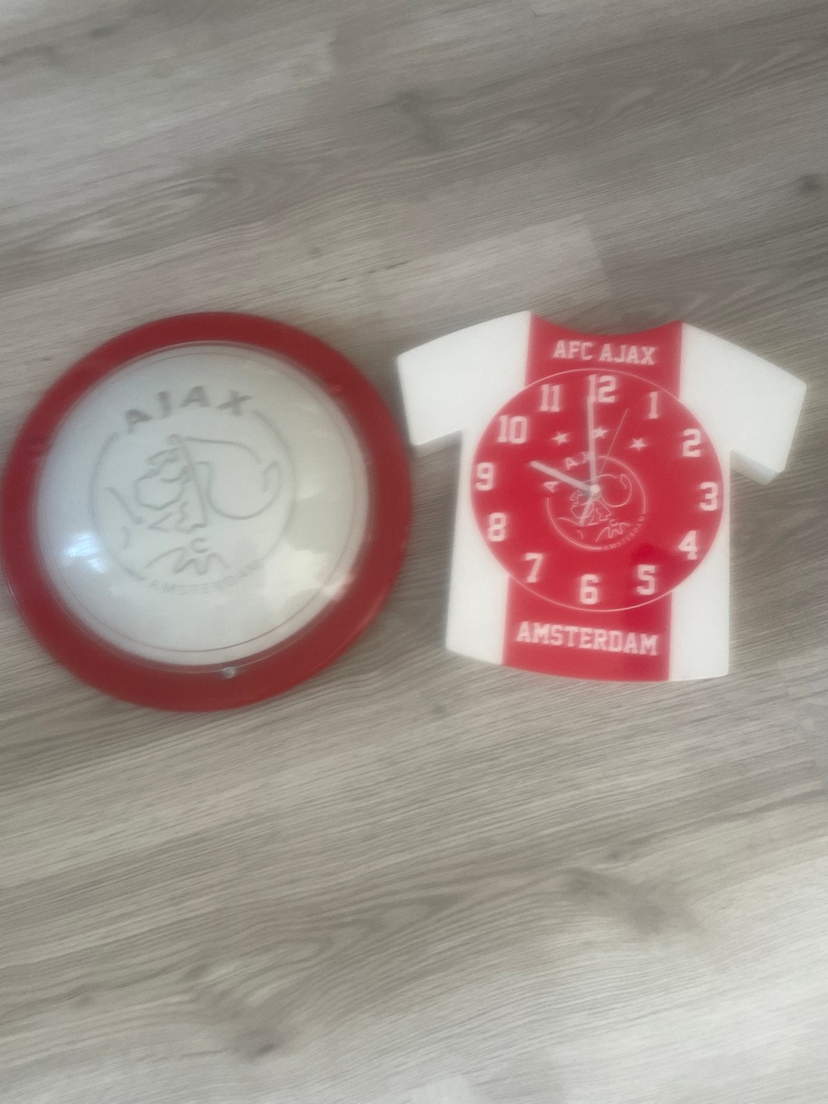 Ajax klok en lamp - Voetbalfan must-have!, Analoog, Werkt op batterijen, Ophalen of Verzenden, Modern