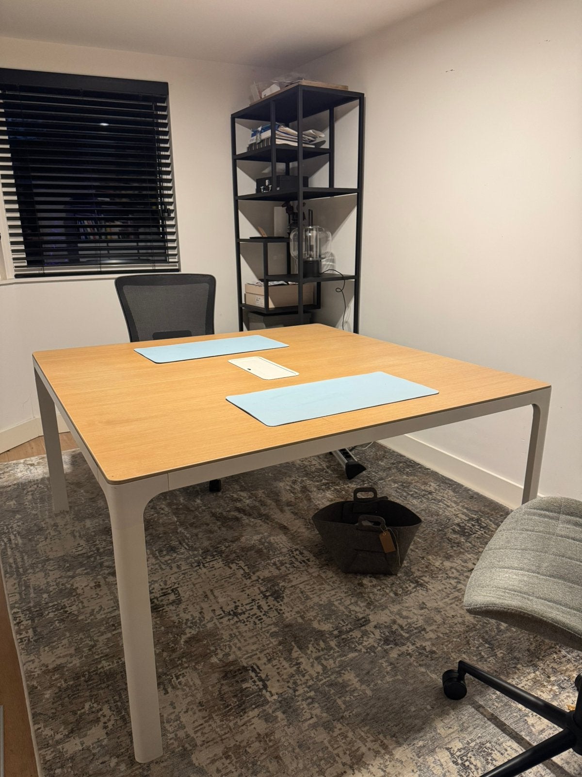 IKEA Bekant bureau wit/licht eiken 140x140 cm, Ophalen, Gebruikt, Hoekbureau, IKEA