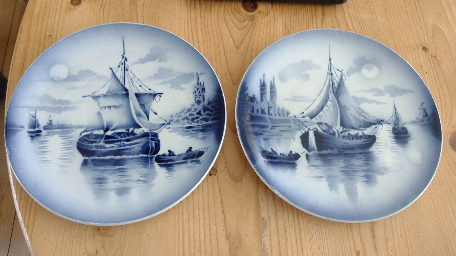 2x Antieke Wandborden St. Amand Keramis Schepen 28 cm, Ophalen of Verzenden