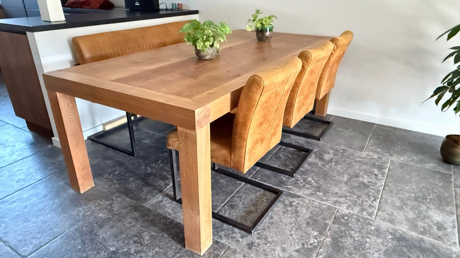 Robuuste eikenhouten eettafel met zwaluwstaart verbindingen, Huis en Inrichting, Tafels | Eettafels, Ophalen, Gebruikt, 100 tot 150 cm