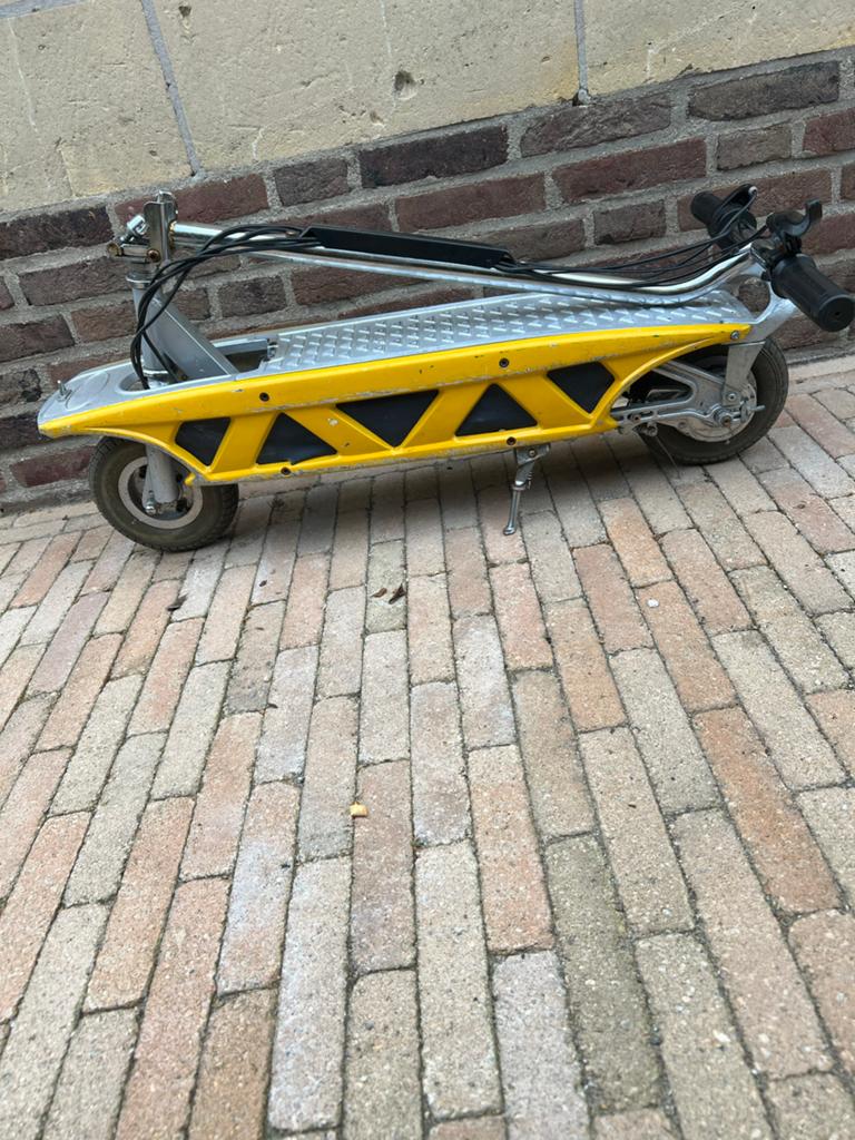 Elektrische step met 3 accu's (lader mist), Fietsen en Brommers, Steps, Gebruikt, Elektrische step (E-scooter), Ophalen