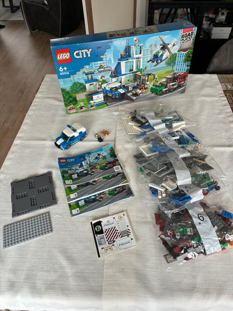 Lego 60316 Politiebureau, City, Lego, Ophalen of Verzenden, Zo goed als nieuw
