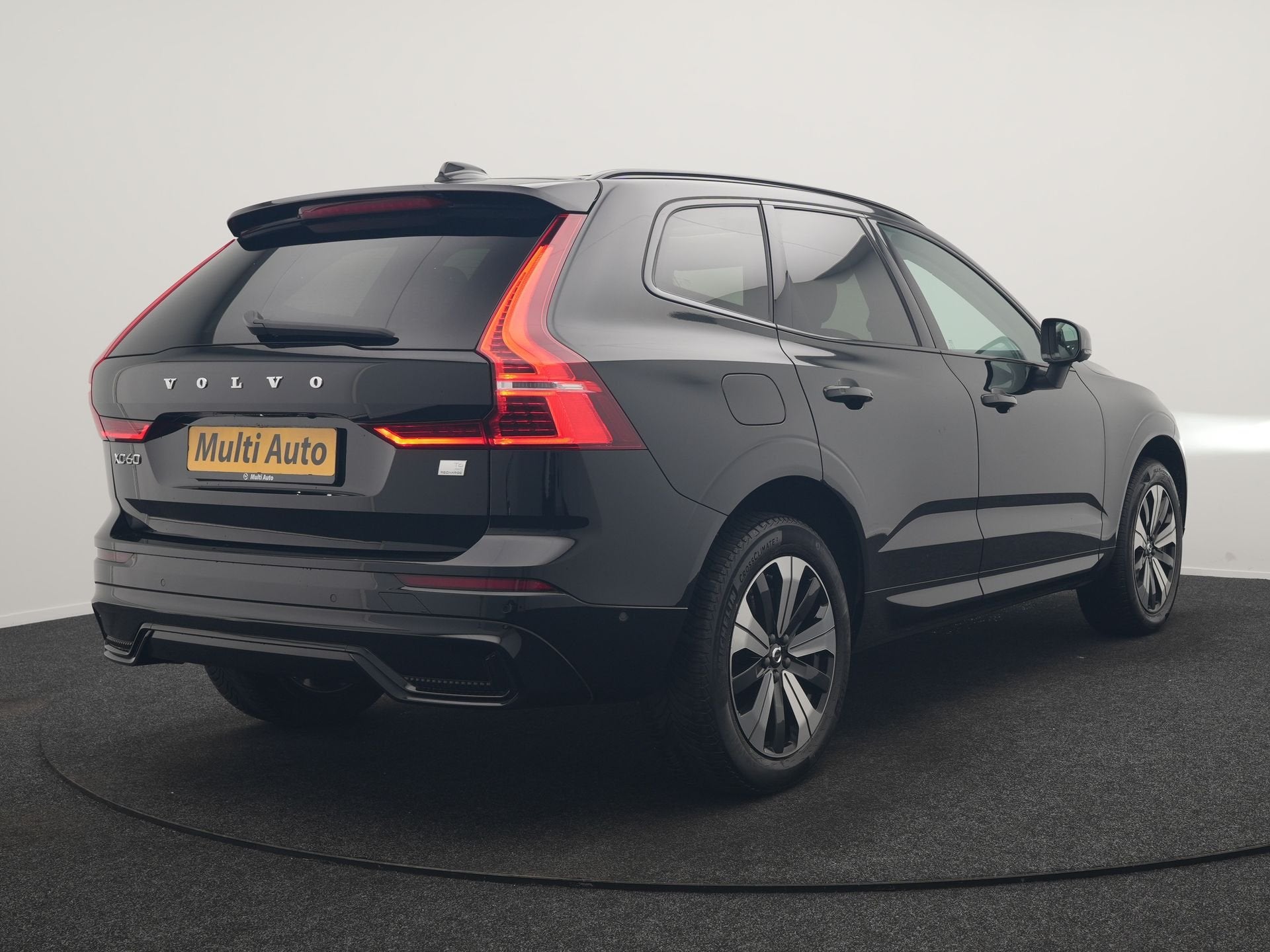 Volvo XC60 T6 PHEV AWD Plus Dark 350pk Dealer O.H | Panodak, Auto's, Volvo, Automaat, Dealer onderhouden, Gebruikt, 4 cilinders
