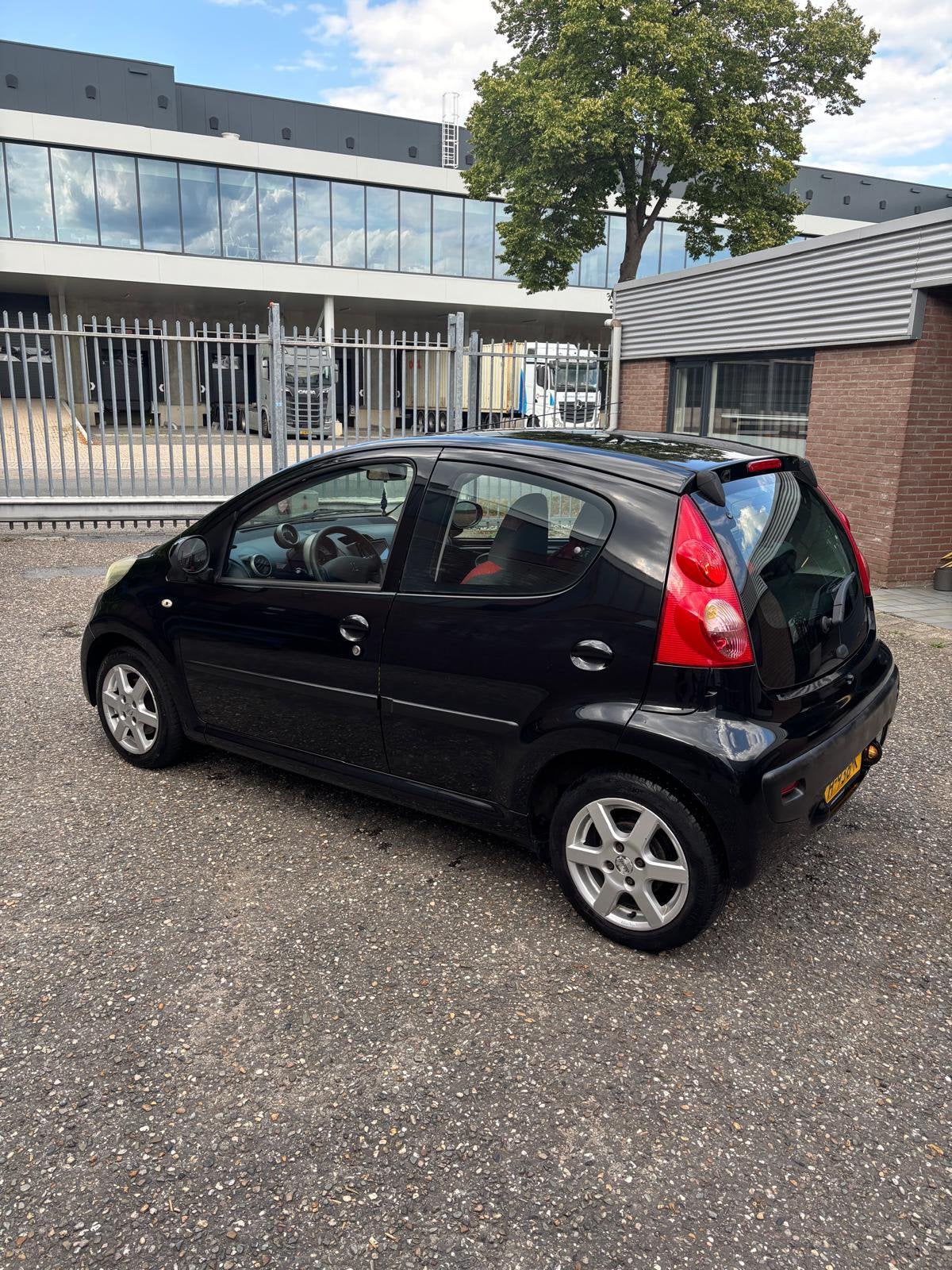 Peugeot 107 1.0 12V 5DR 2008 Zwart, Voorwielaandrijving, 4 stoelen, Handgeschakeld, Particulier