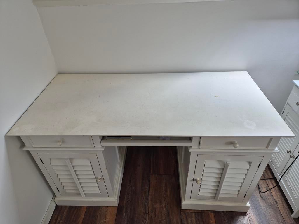 Wit bureau met verstelbare louvre deurtjes, Ophalen, Opbergruimte, Gebruikt, Hout