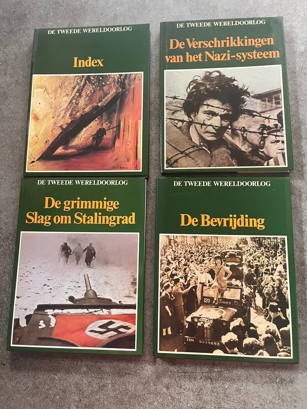 4 Boeken de tweede wereldoorlog, Verzamelen, Ophalen of Verzenden, Overige soorten, Nederland, Boek of Tijdschrift