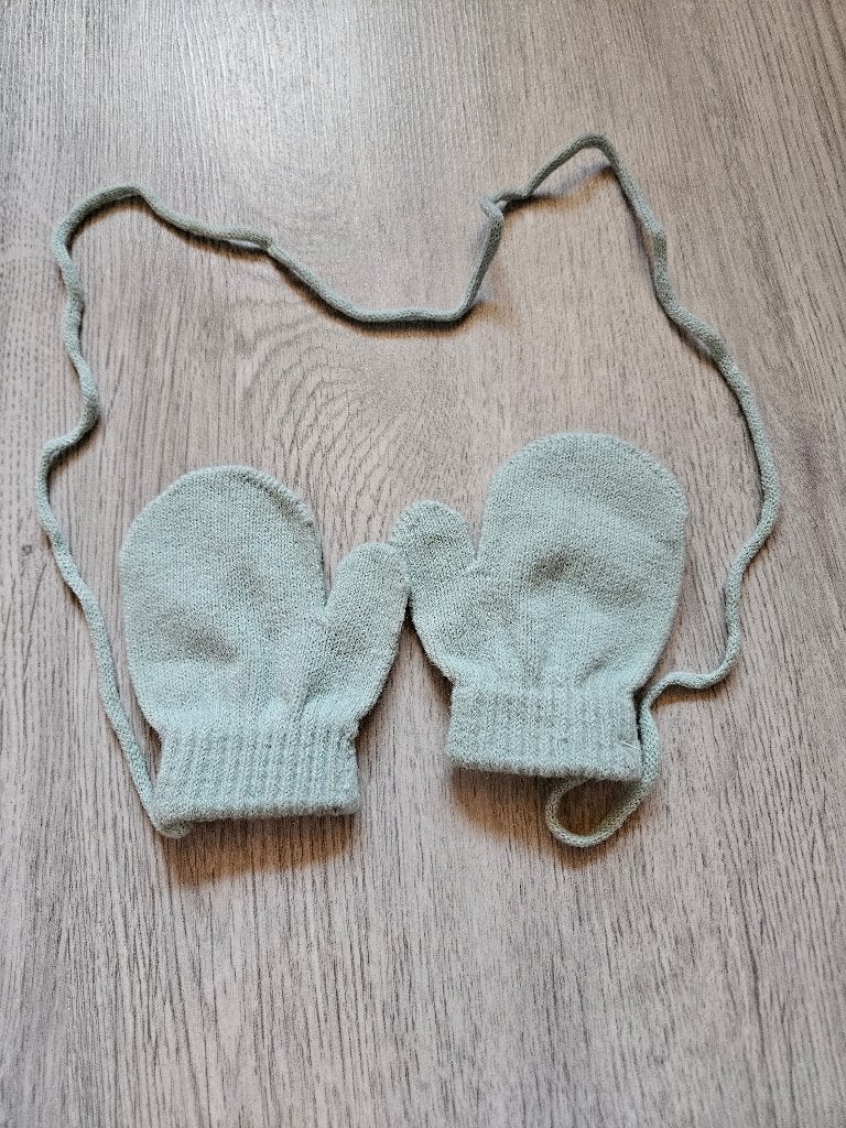 Lichtgroene handschoenen maat 1-3 jaar in zeer goede staat, Kinderen en Baby's, Kinderkleding | Mutsen, Sjaals en Handschoenen