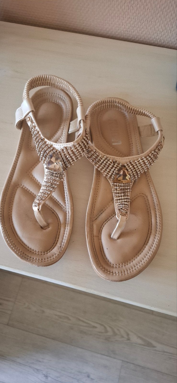 Mooie slippers met bling, Ophalen of Verzenden, Nieuw