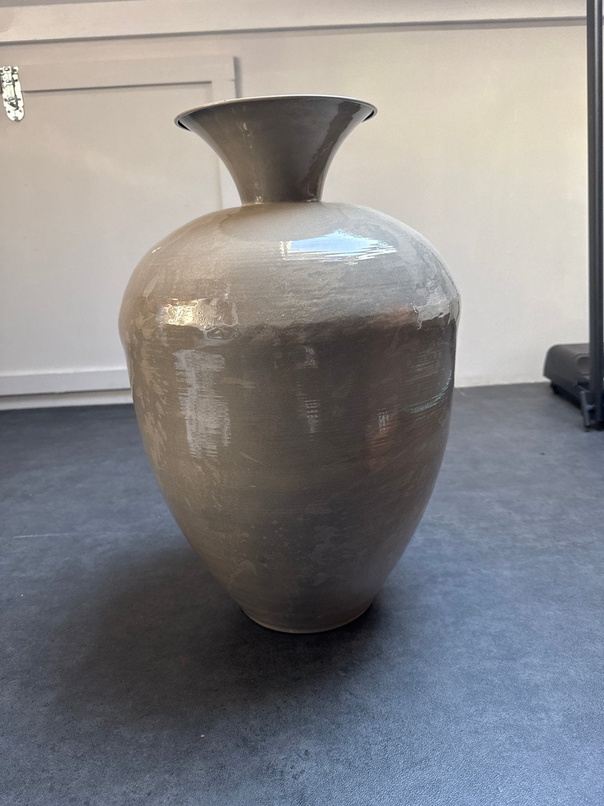 Metalen vaas van dkw taupe - 56 cm hoog, 40 cm breed, Ophalen
