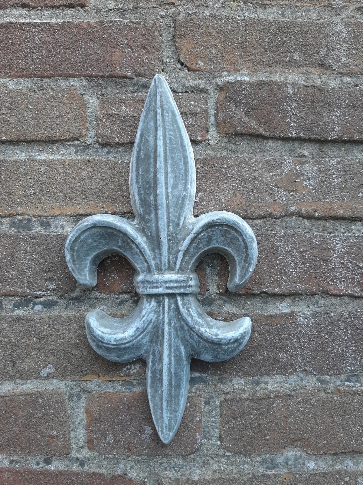 Franse lelie wanddecoratie betonnen beeld tuinbeeld beton, Ophalen of Verzenden
