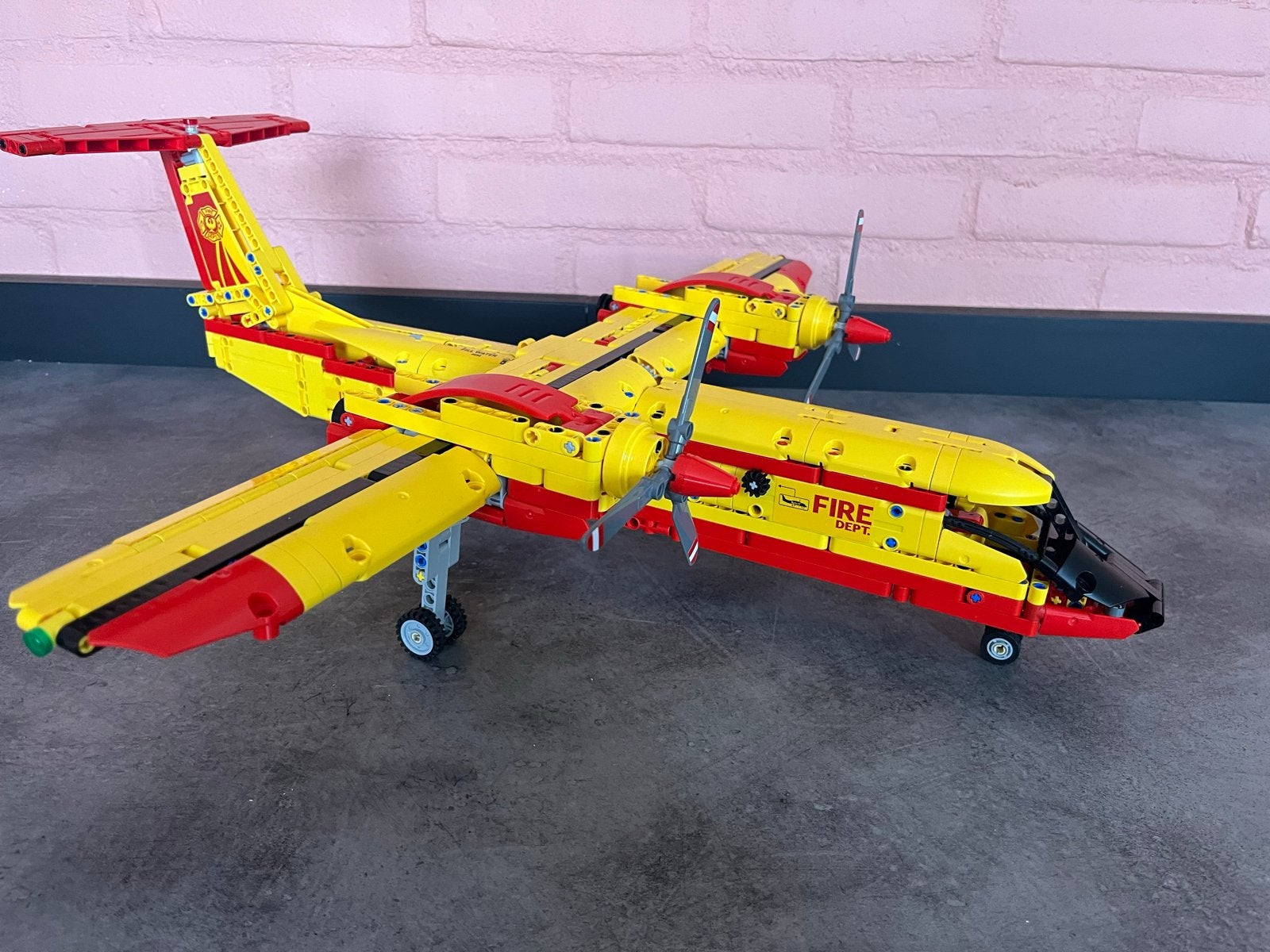 LEGO Technic Brandblusvliegtuig 42152, Ophalen of Verzenden, Zo goed als nieuw, Overige merken