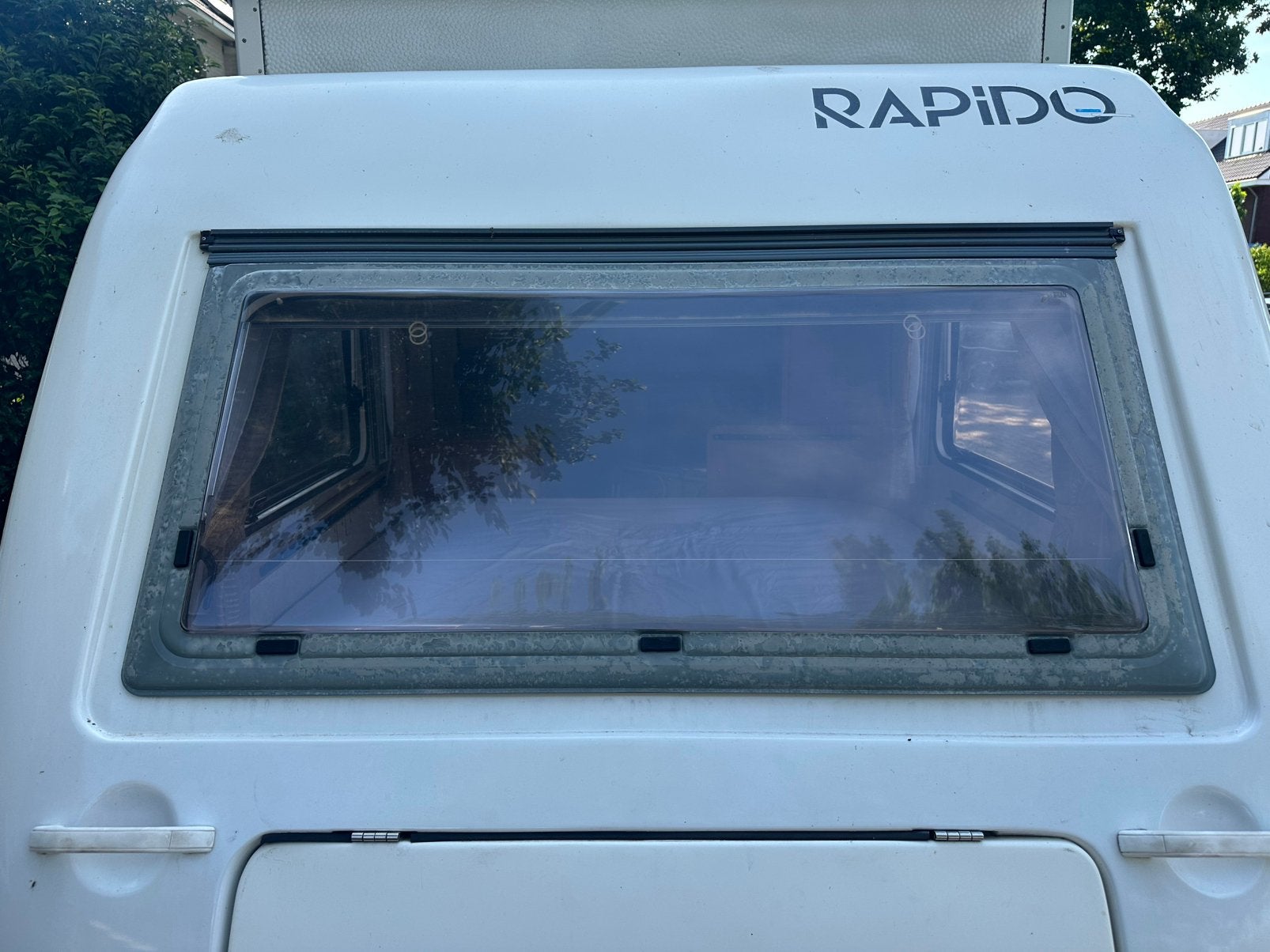 Gezocht: (voor)raam Rapido 31DL caravan b125cm  x h60cm, Ophalen of Verzenden