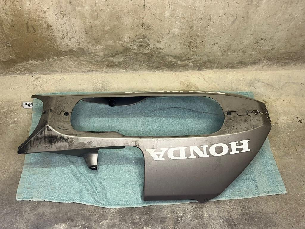 bellypan zilver CBR600RR 2003 pc37 OEM (kuipdelen), Verzenden