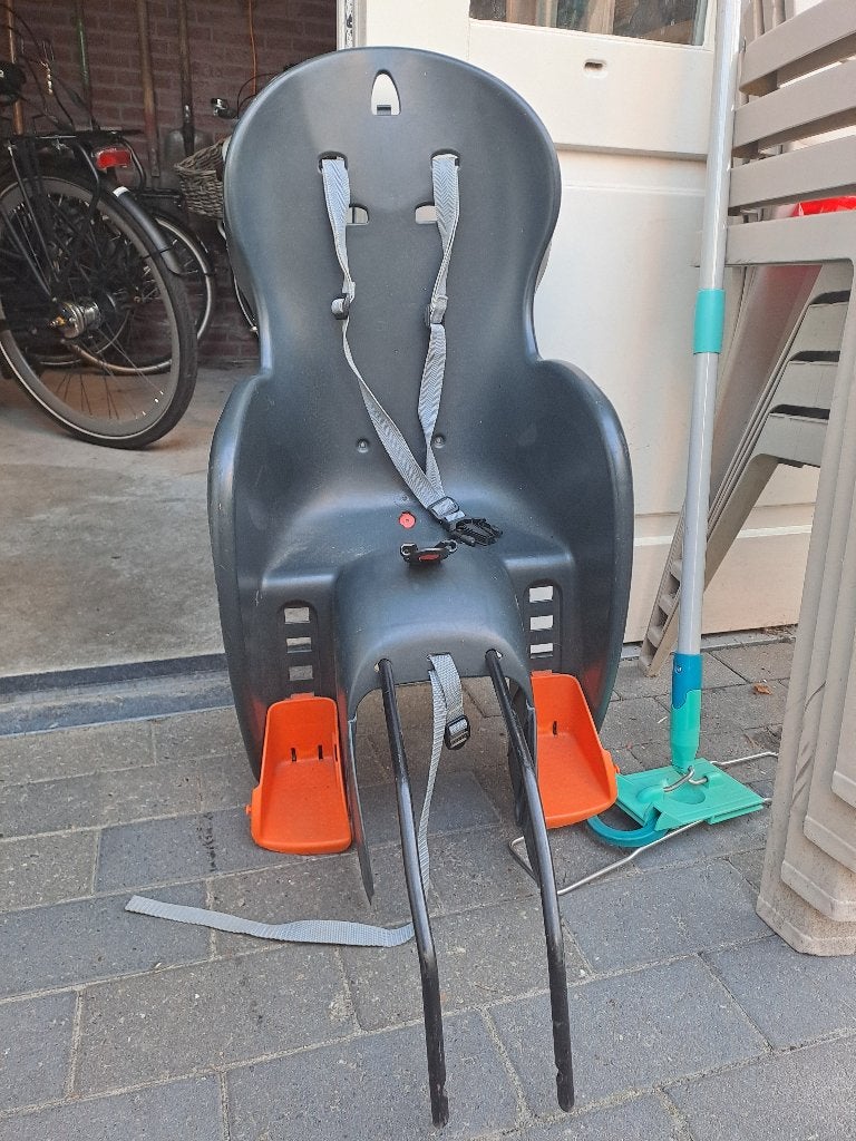 Fiets stoeltje achterop, Fietsen en Brommers, Ophalen, Achterzitje, Gebruikt, Voetsteuntjes
