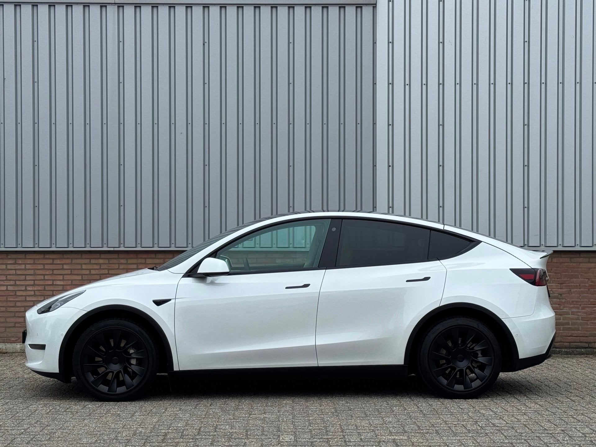 Foto 3 van Tesla Model Y Long Range AWD 75 kWh 90,8% SoH/ Trekhaak/ 20'