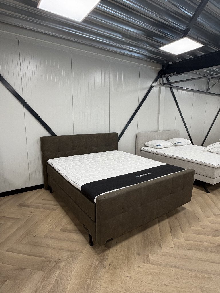 Boxspring showroommodel 180x200 junglegroen, Modern, luxe en stijlvol, Ophalen of Verzenden, 180 cm, 200 cm
