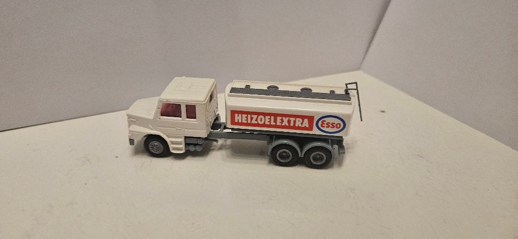 1:87 Praliné Scania Esso Tankwagen, Ophalen of Verzenden, Zo goed als nieuw, Bus of Vrachtwagen, Overige merken