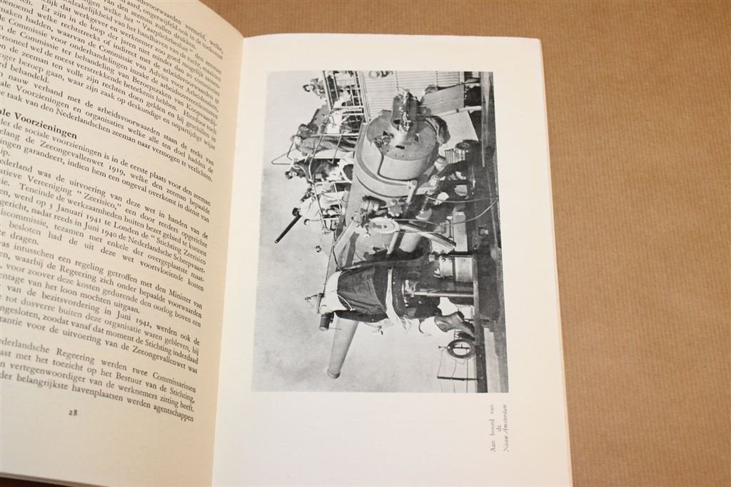 Nederland\'s Koopvaardij in Oorlogstijd — Londen 1945, Ophalen of Verzenden, Tweede Wereldoorlog, Gelezen, Overige onderwerpen