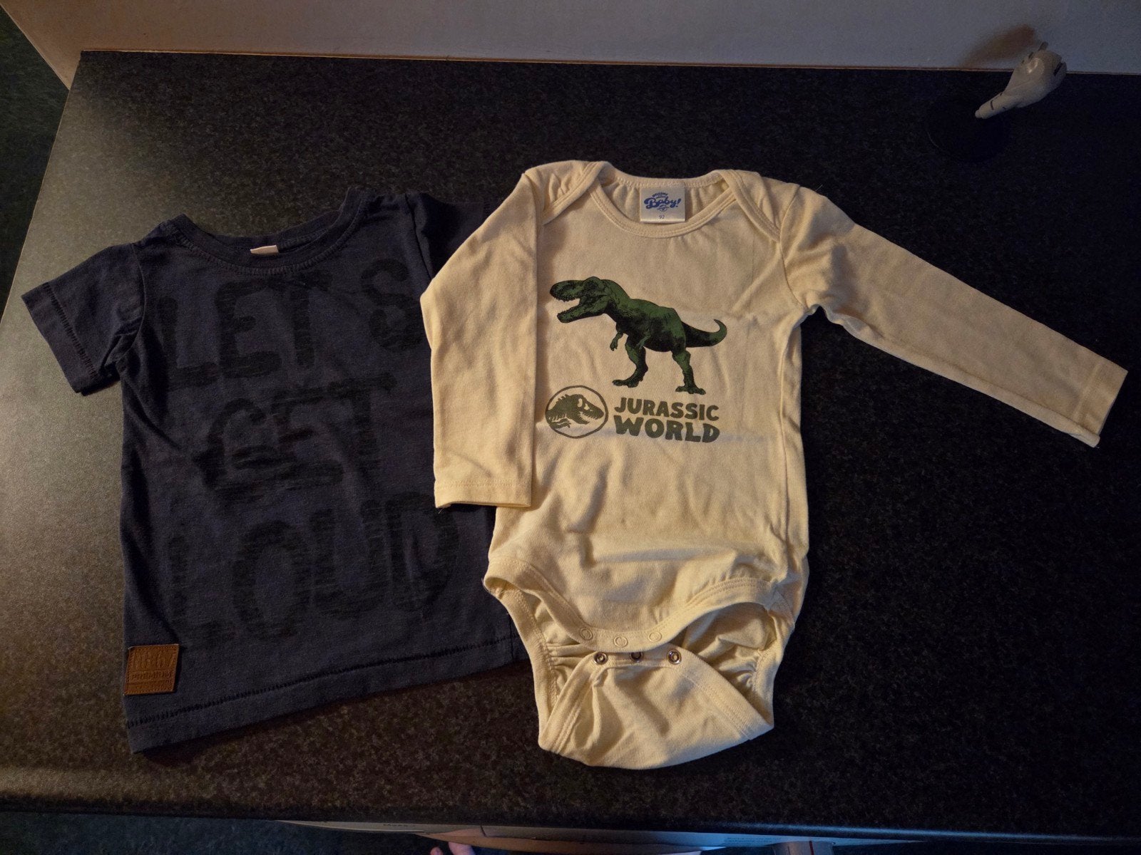 Romper Jurrasic World en T-shirt beide maat 92, Ophalen of Verzenden, Zo goed als nieuw, Jongen, Overige typen