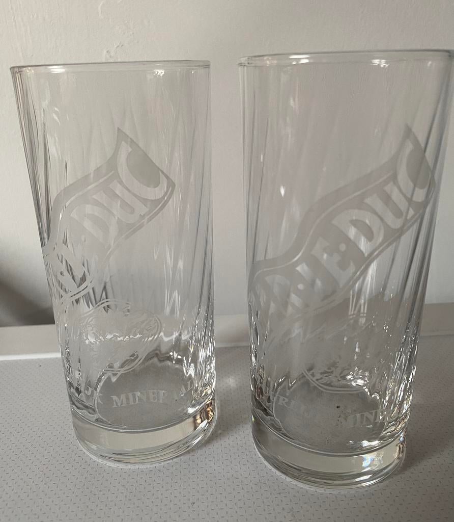 2 Bar-le-Duc natuurlijk mineraalwater glazen. Hoogte 13,5 cm, Verzamelen, Glas en Borrelglaasjes, Zo goed als nieuw, Waterglas