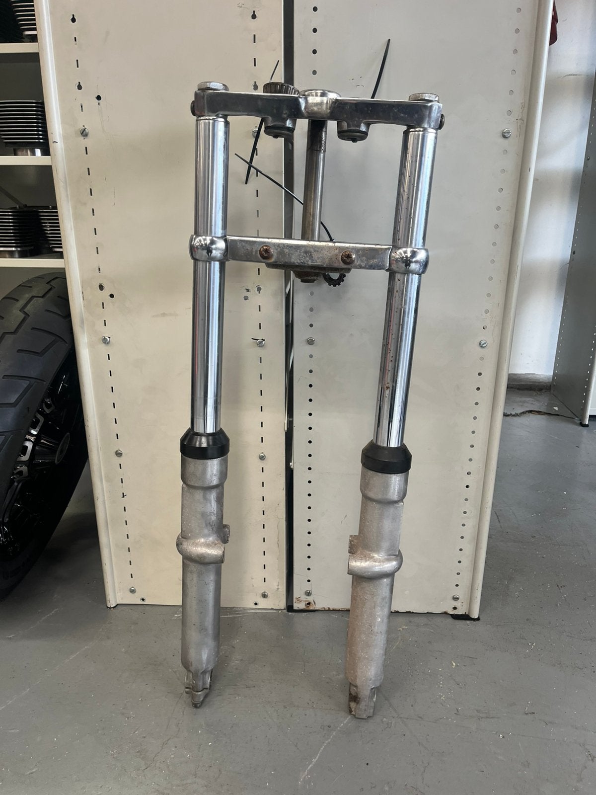 Harley-Davidson FXWG 1985 voorvork compleet met 21 inch wiel, Ophalen