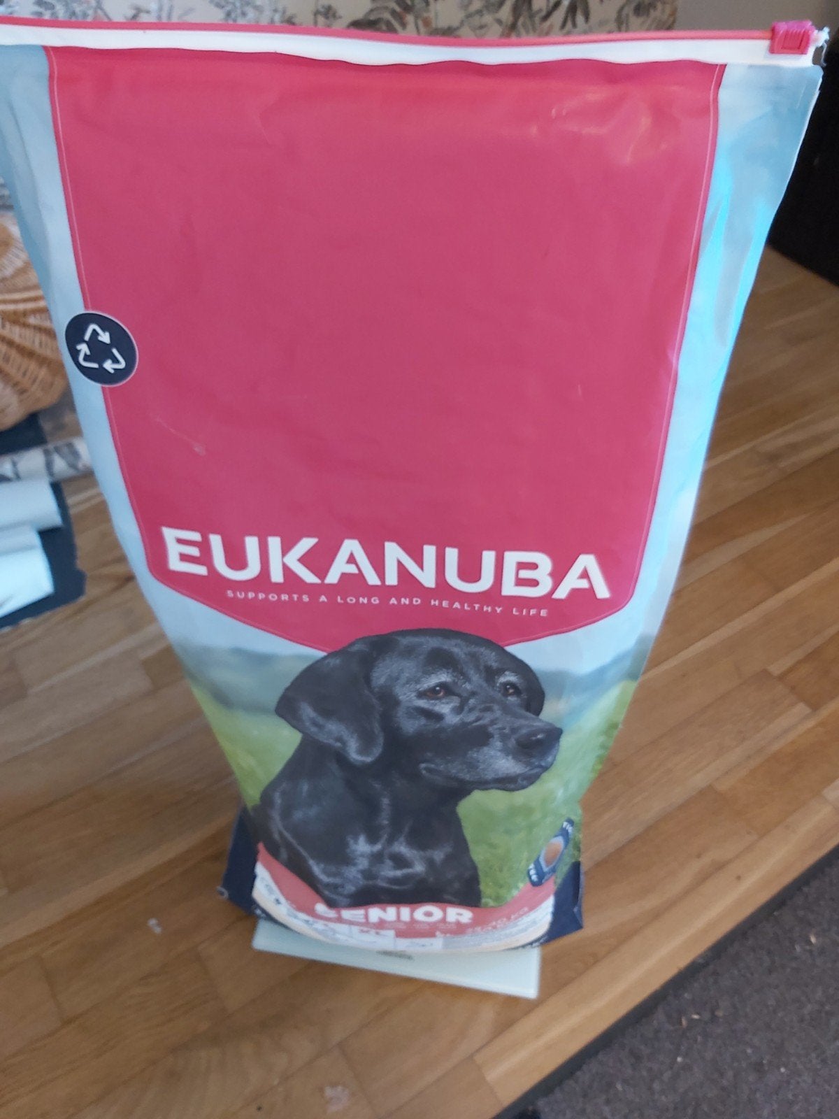 eukanuba senior brokken, Ophalen, Hond