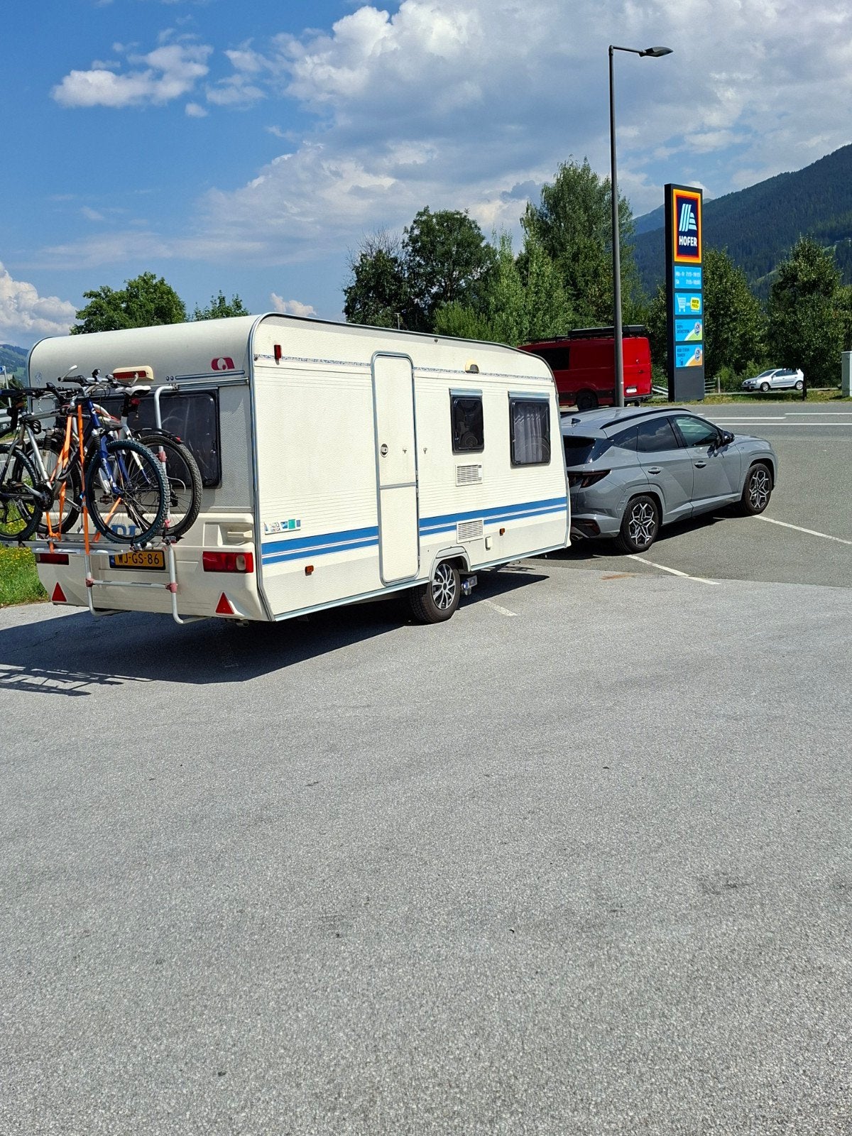 Adria Caravan met voortent, zakluifel, fietsenrekken, mover., Caravans en Kamperen, 750 - 1000 kg, Particulier, Adria, 6 tot 7 meter