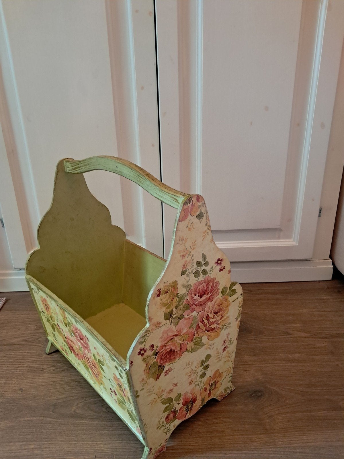 Decoratieve Krantenbak met Rozenpatroon, Ophalen, Gebruikt, Klassiek, Hout