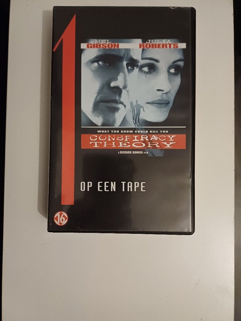 VHS – Conspiracy Theory (1997) – Mel Gibson & Julia Roberts, Vanaf 16 jaar, Ophalen of Verzenden, Thrillers en Misdaad, VHS