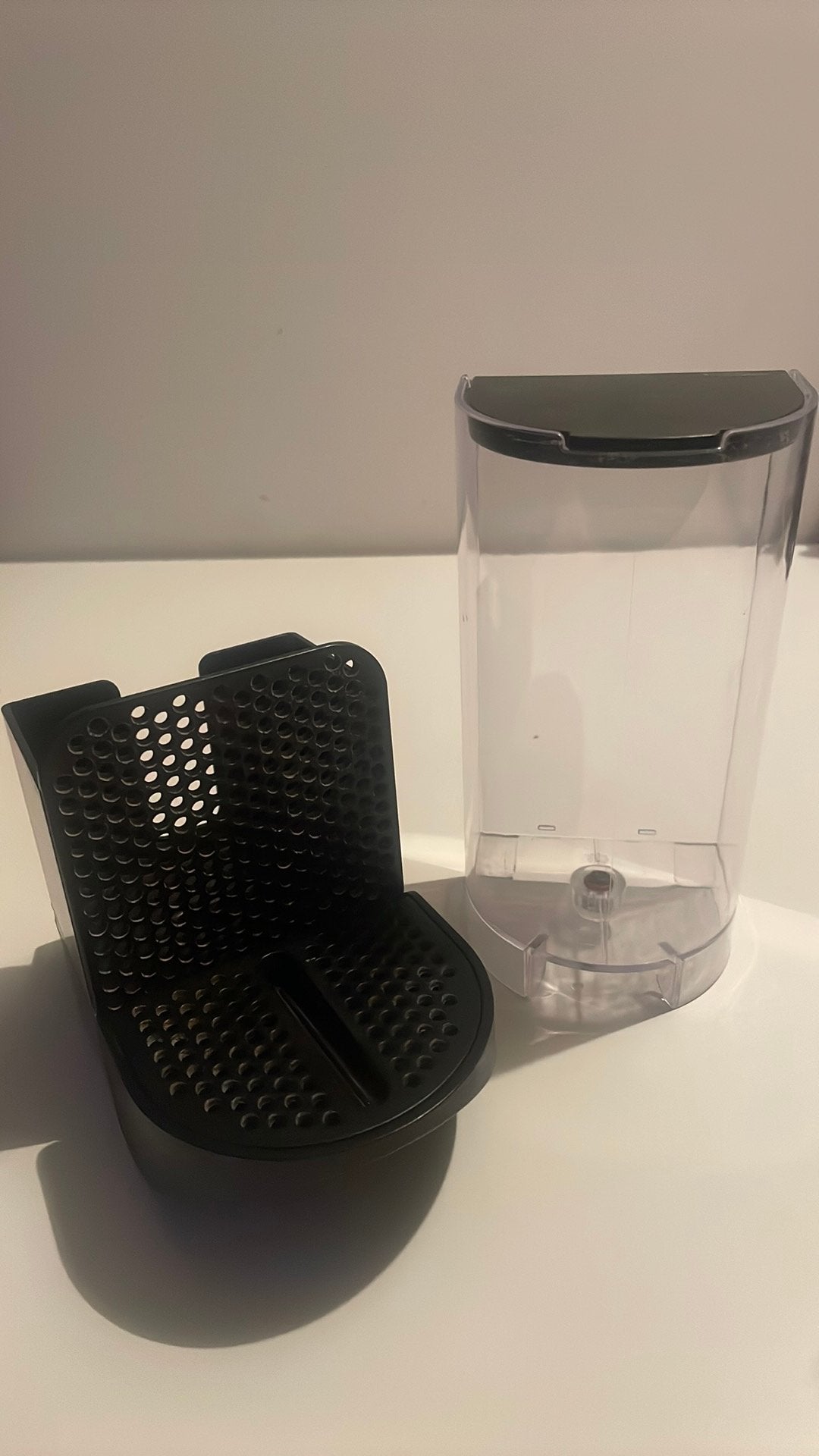 Nespresso innissia onderdelen - lekbakje en waterreservoir, Ophalen of Verzenden, Zo goed als nieuw, Koffiemachine
