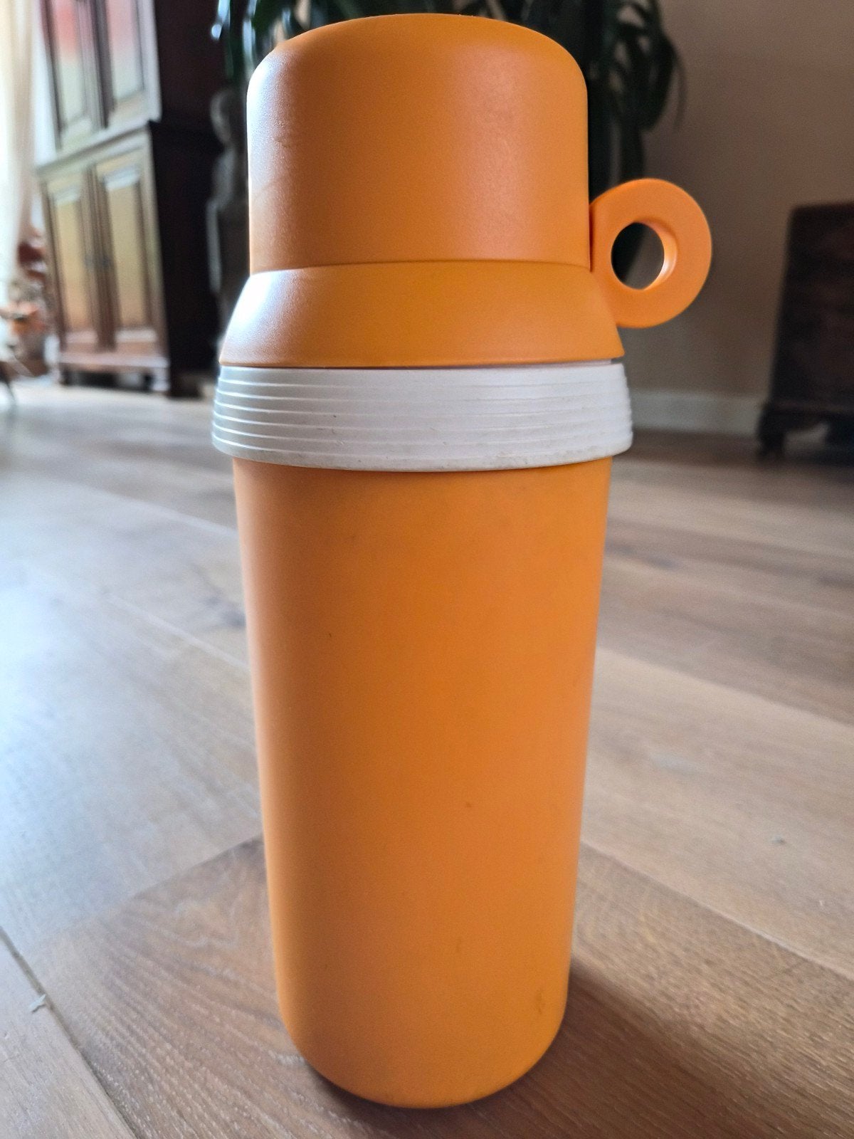 Tupperware thermoskan met beker - ideaal voor op reis!, Ophalen of Verzenden, Nieuw, Oranje, Beker of Kan