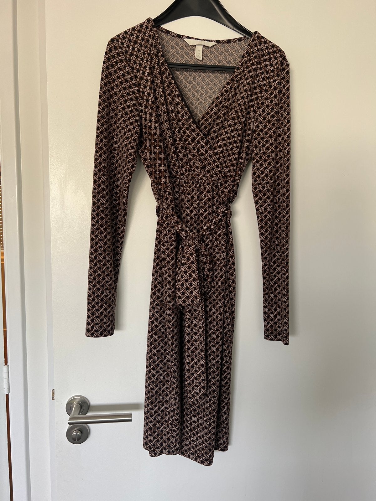 H&M zwangerschaps overslagjurk met print maat s, Maat 38/40 (M), Zwart, Ophalen of Verzenden, Knielengte