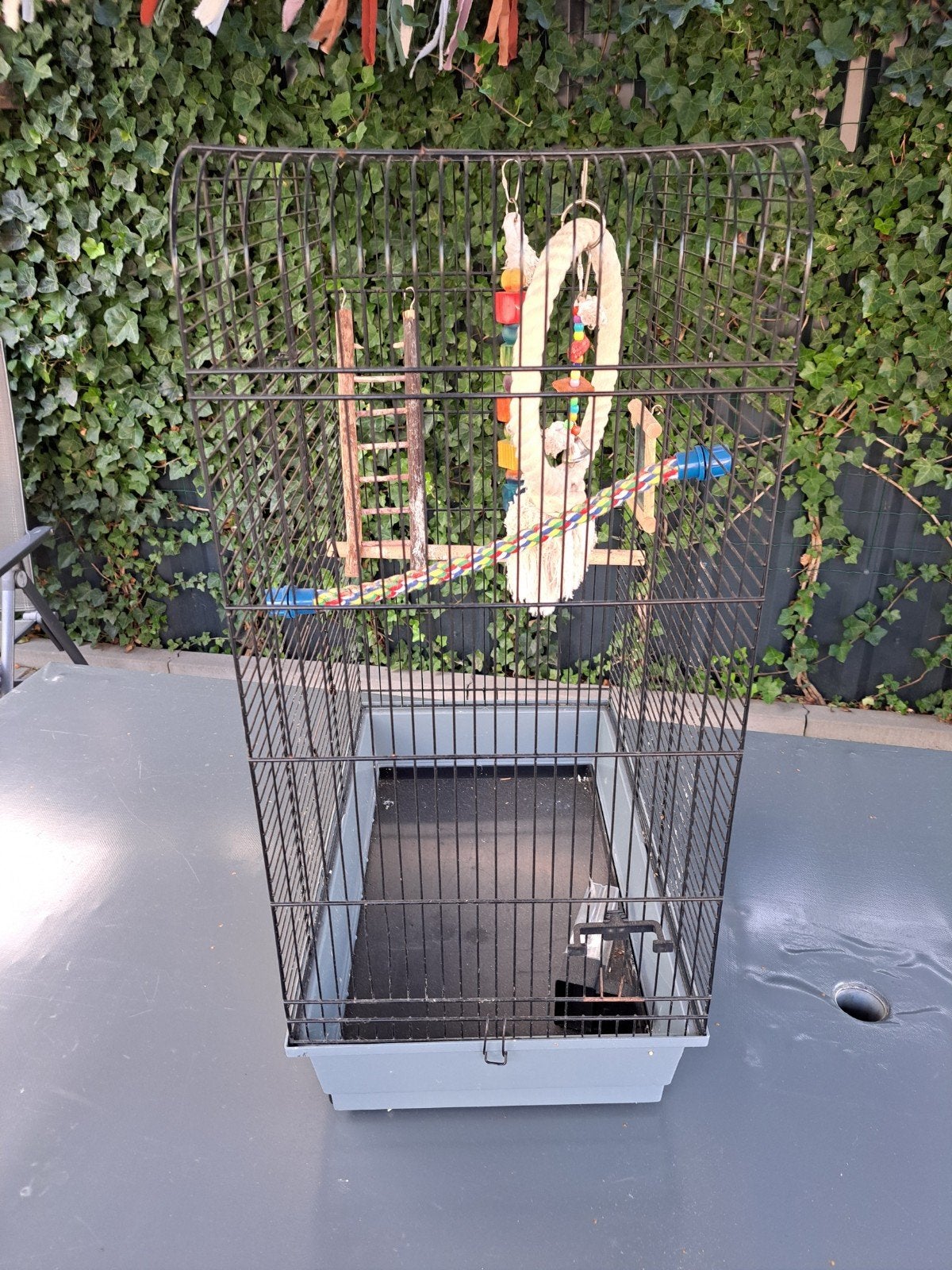 mooie ruime vogelkooi voor grotere vogel, Ophalen, Zo goed als nieuw, Metaal, Vogelkooi