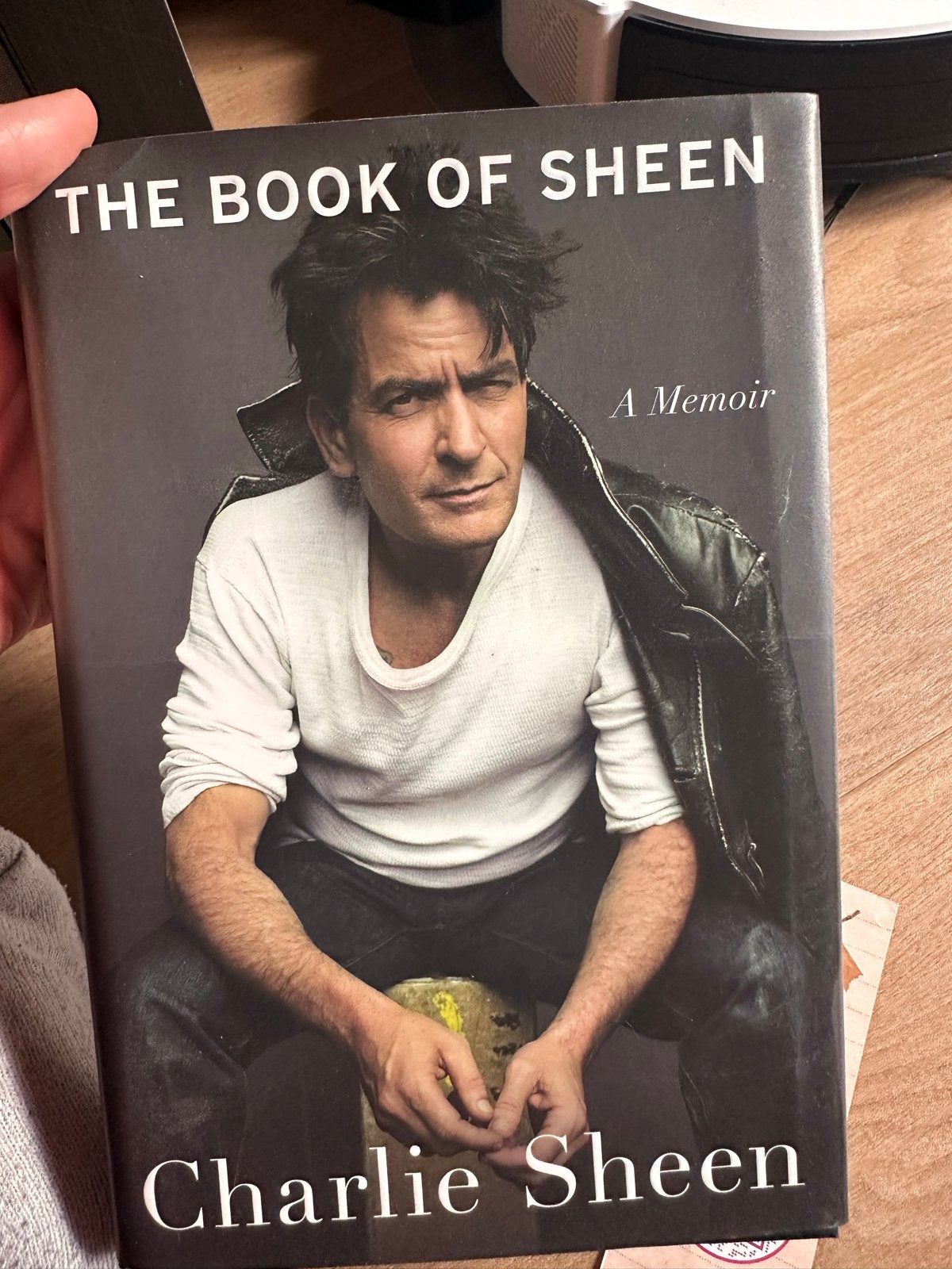 The Book of Sheen - A Memoir door Charlie Sheen, Ophalen of Verzenden, Zo goed als nieuw, Film, Tv en Media