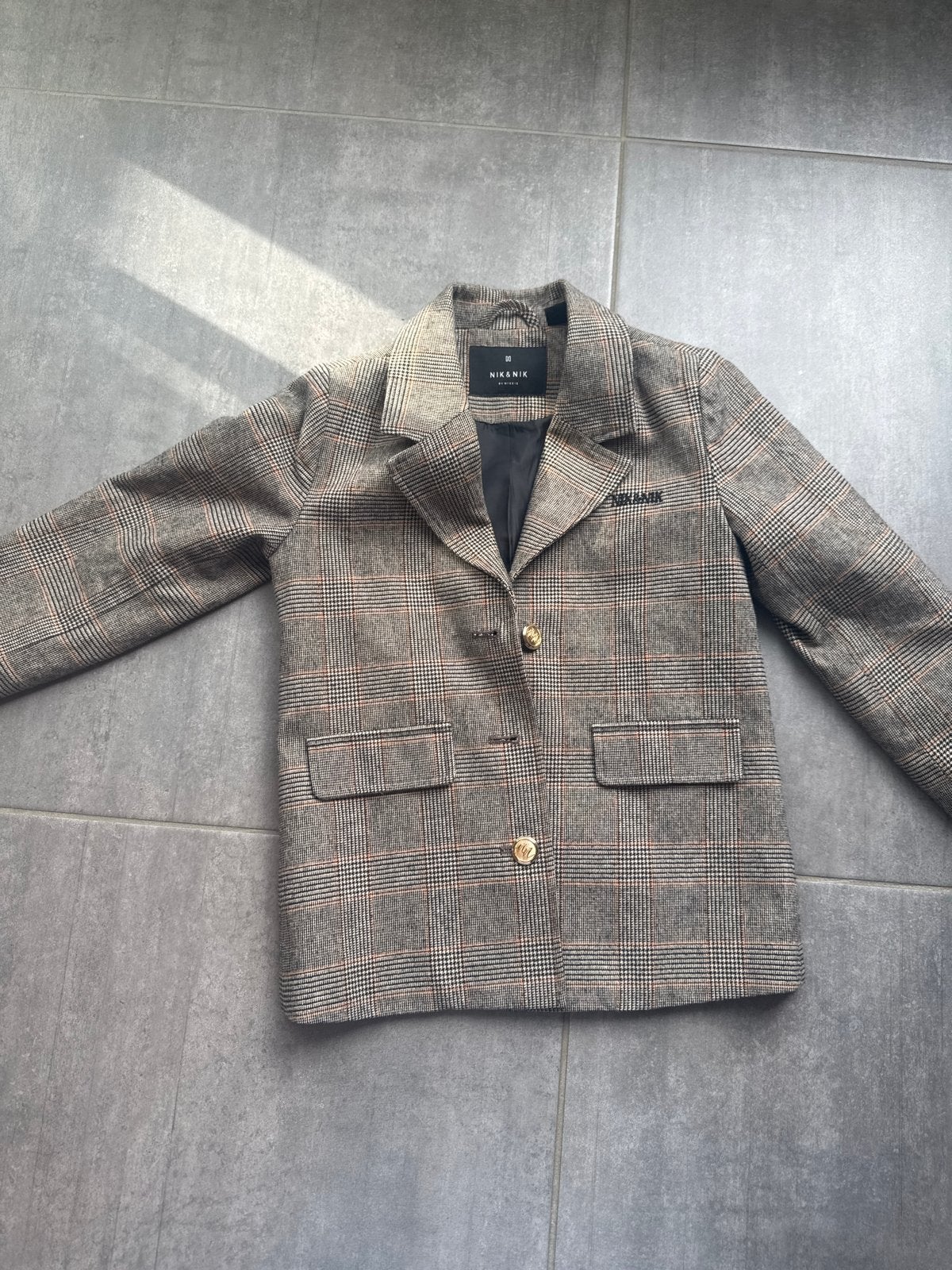 Nikkie blazer geruit maat 128, Ophalen, Nieuw, Jongen of Meisje, Jas