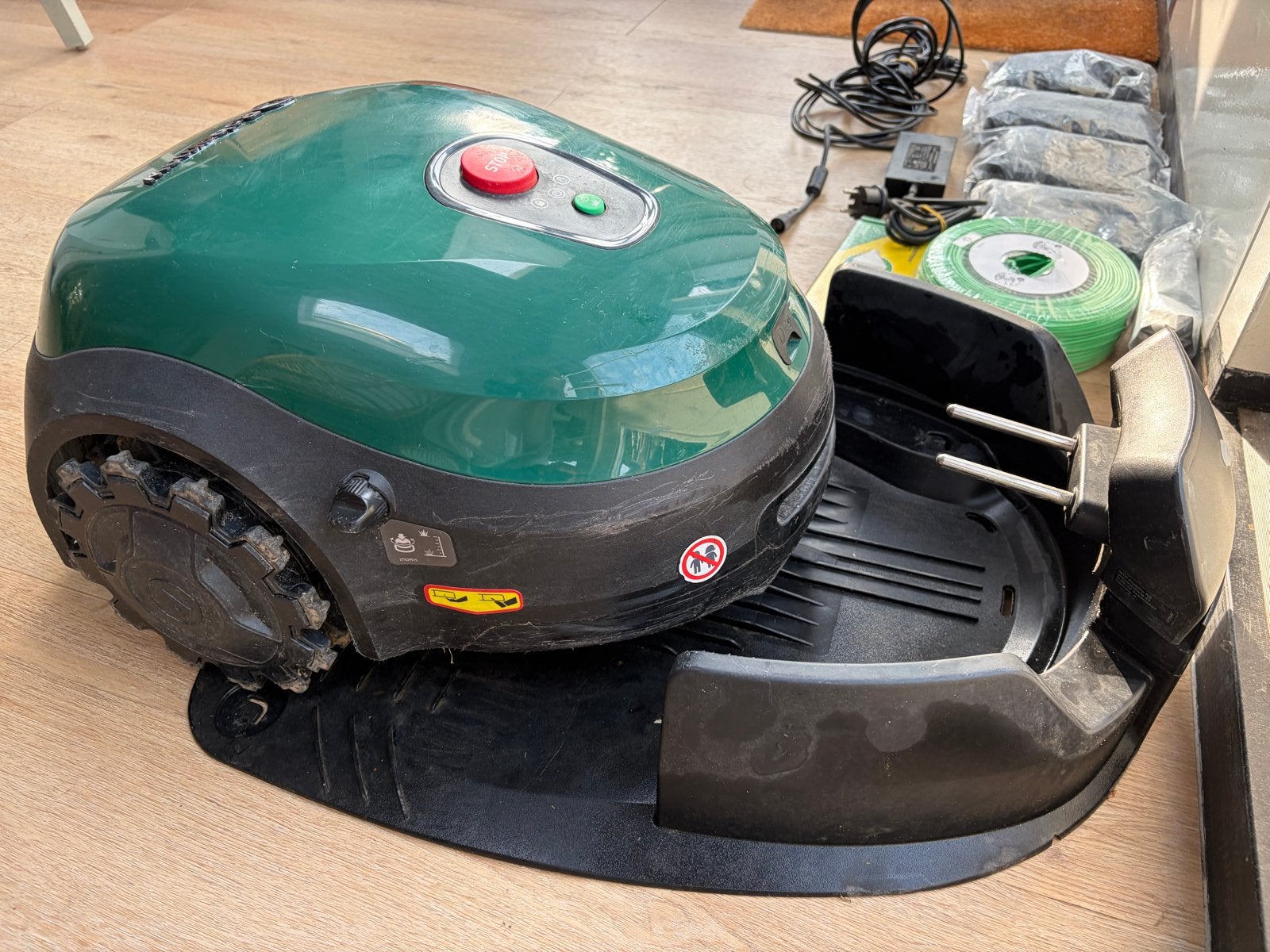 Foto 3 van Robomow RT300 Robotmaaier - Zo goed als nieuw