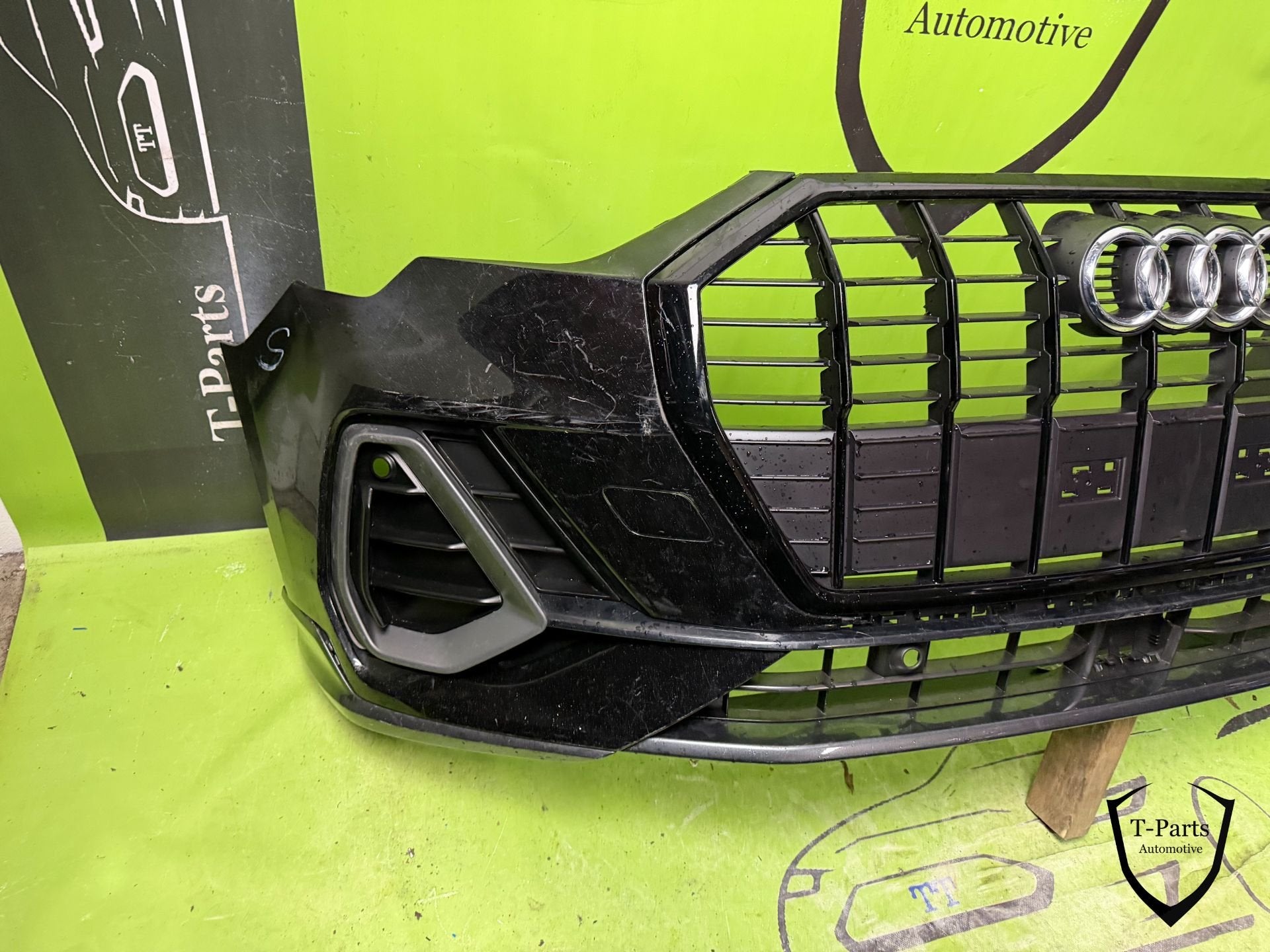 audi Q3 voorbumper bumper 18+, Gebruikt, AUDI AG, Auto-Union-Strasse 1
85045  Ingolstadt, DE, Kundenbetreuung@audi.de