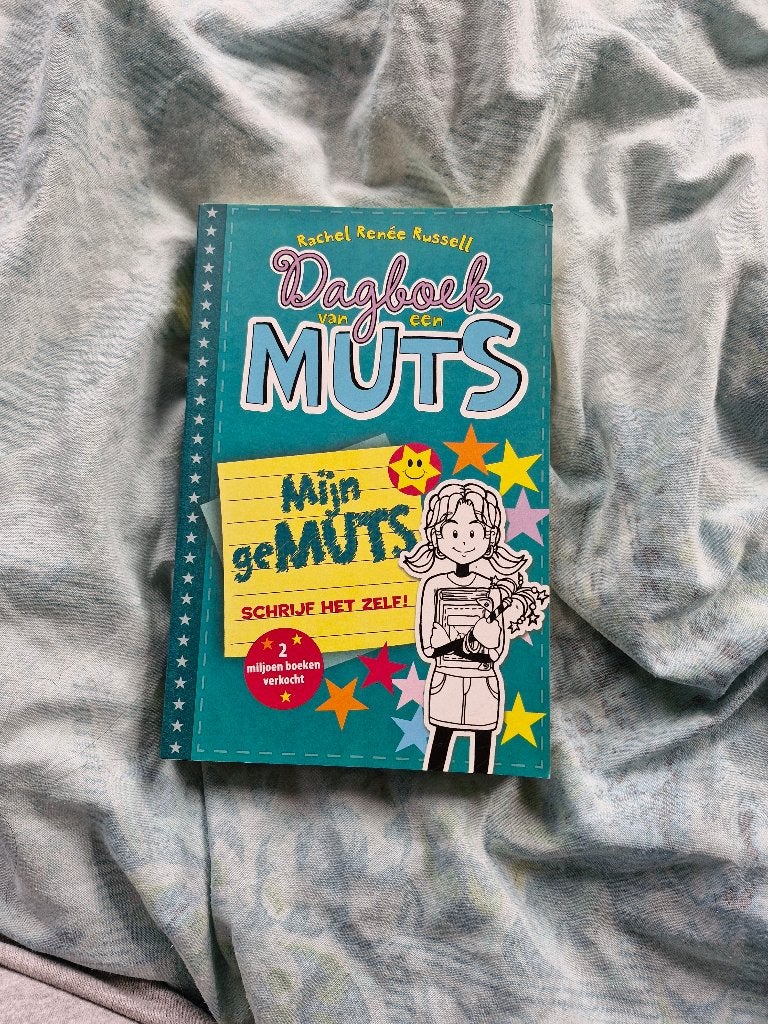 Dagboek van een muts boek mijn geMUTS, Rachel Renée Russell, Ophalen of Verzenden, Zo goed als nieuw, Fictie