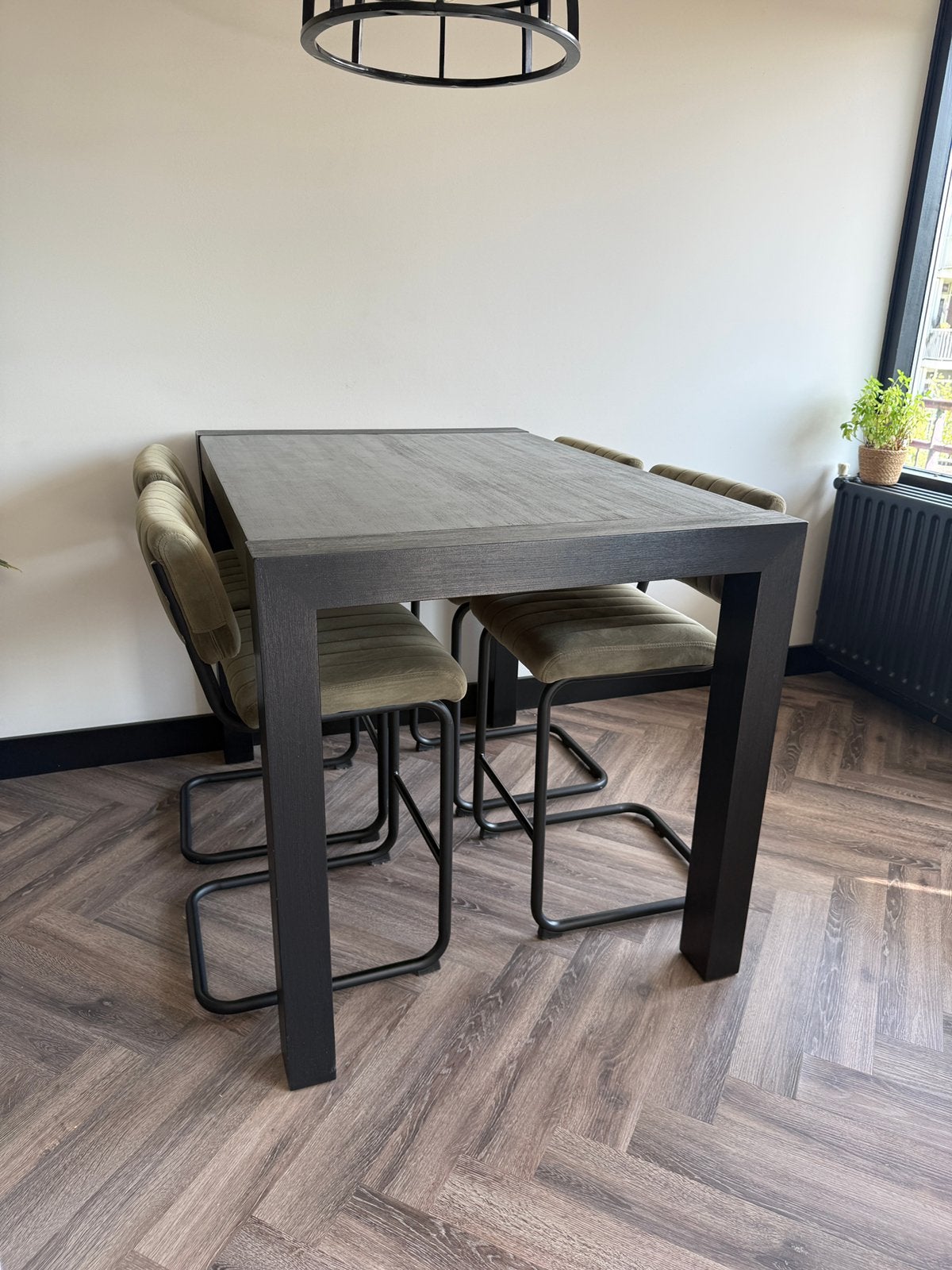 Bartafel met 4 krukken, Ophalen, Zo goed als nieuw