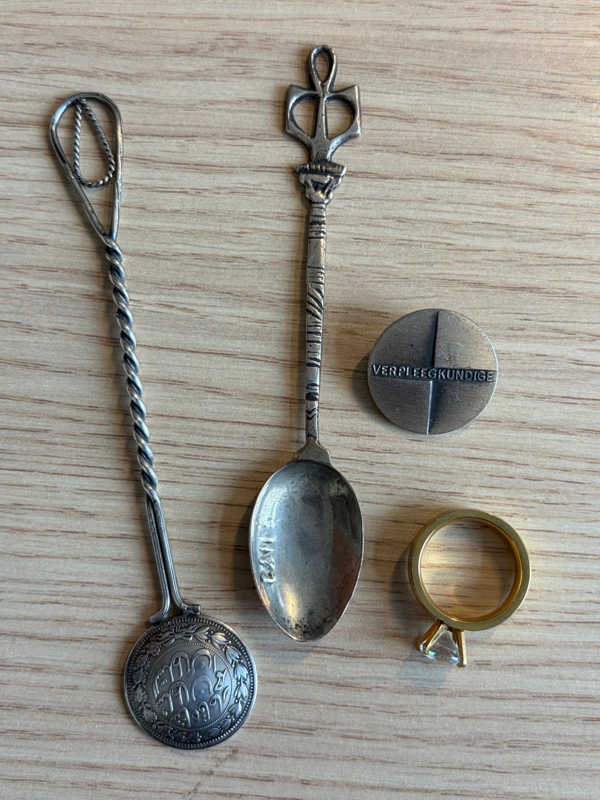 Zilveren lepels, ring en speld - Diverse verzamelobjecten, Ophalen of Verzenden, Zilver