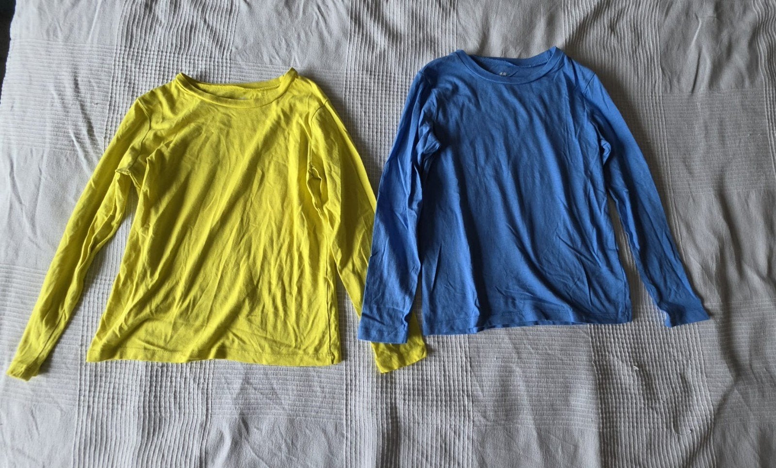 Set van 2 shirts met lange mouwen in maat 122/128, Gebruikt, H&M, Ophalen of Verzenden, Shirt of Longsleeve