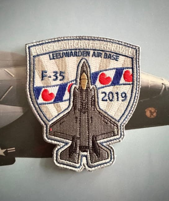 First aircraft F-35 Leeuwarden Air Base 2019 322 sqn Rnlaf, Verzamelen, Ophalen of Verzenden, Luchtmacht, Nederland, Embleem of Badge