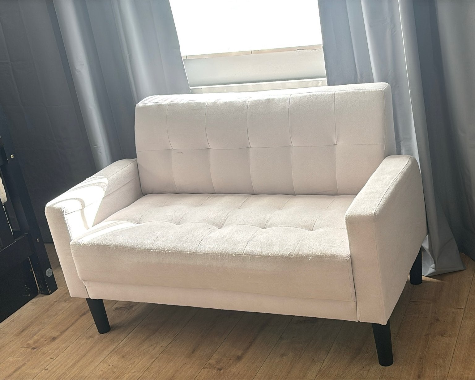 Mooie compacte 2-zitsbank in beige/crème kleur., Ophalen of Verzenden, Zo goed als nieuw, 75 tot 100 cm, Tweepersoons