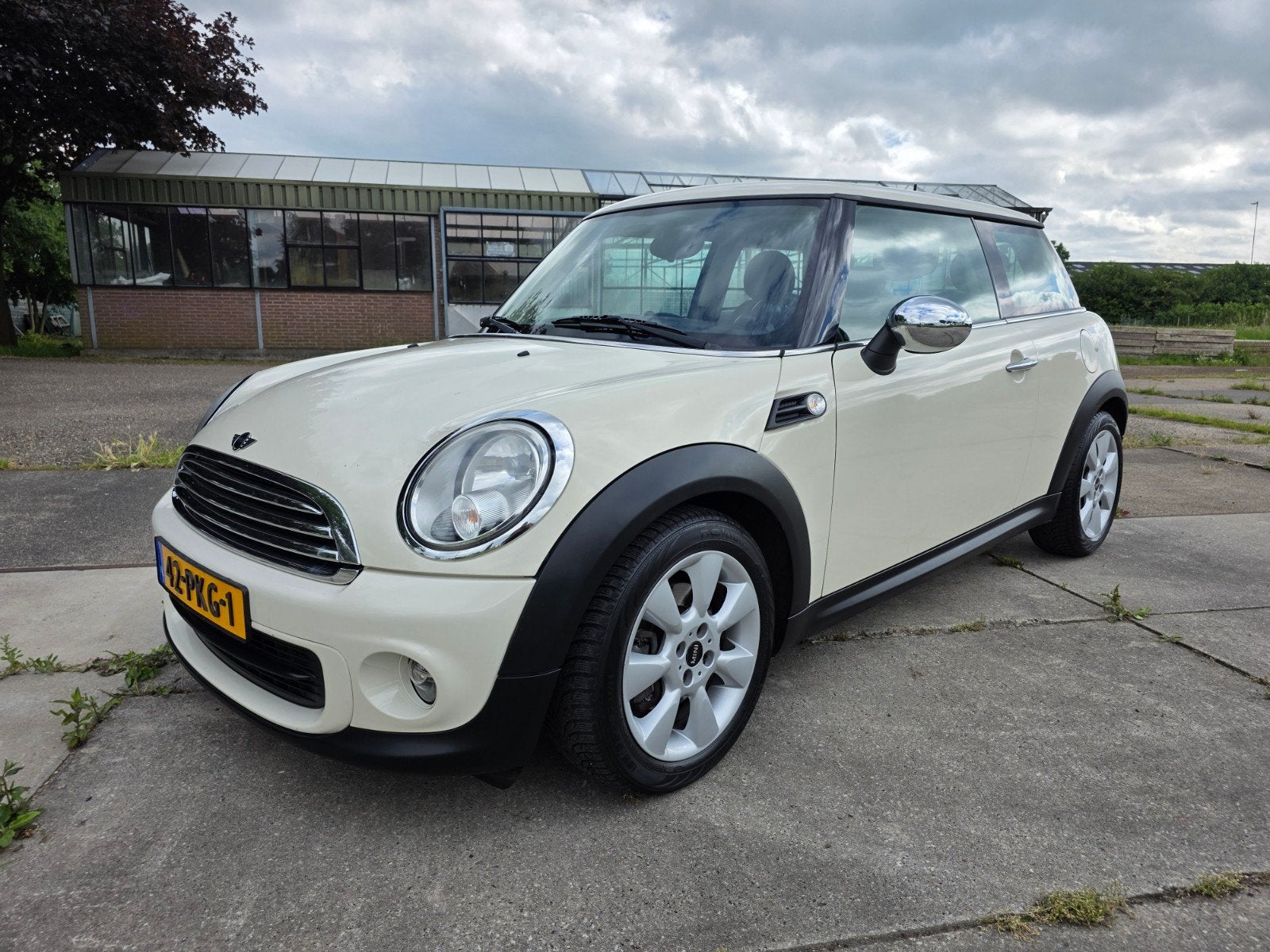 Mini (r56) 1.6 75pk 2011 Wit, Auto's, Voorwielaandrijving, 4 stoelen, Wit, Origineel Nederlands