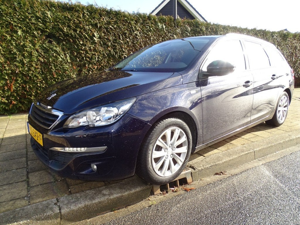 Peugeot 308 1.2 PT 110 Pk STYLE-Navi-Blth-Cruise-Trkh-Usb, Auto's, Peugeot, Voorwielaandrijving, Gebruikt, Euro 6, 1199 cc