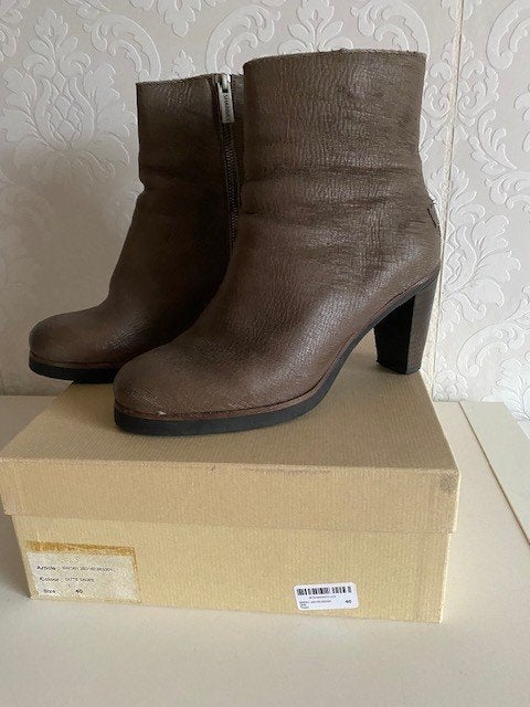 Fred de la Bretoniere enkellaarsjes hak 8 cm, taupe, mt 40, Overige kleuren, Shabbies Amsterdam, Lage of Enkellaarzen, Ophalen of Verzenden