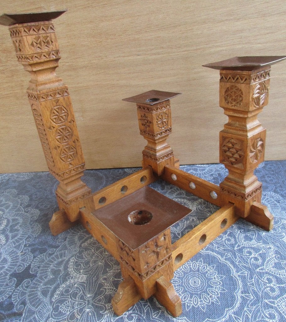 antieke houten kandelaar met houtsnijwerk - 4 kaarsen, Ophalen of Verzenden, Hout, Houtsnijwerk, Religie