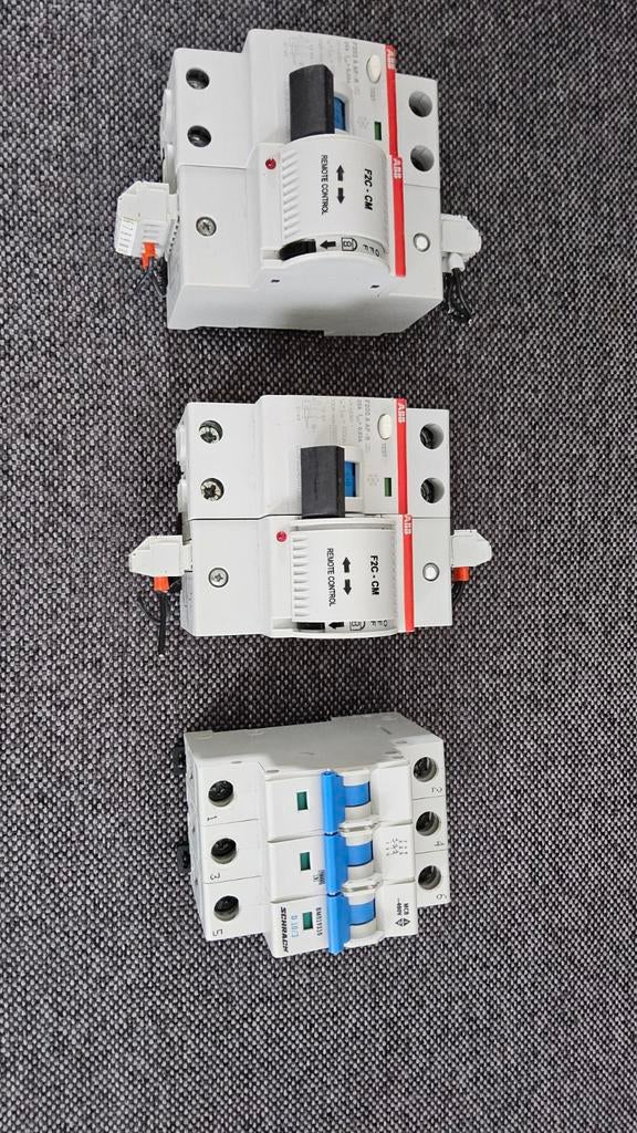 ABB aardlek F202A icm. ABB F2C-CM afstandsbedieningunit, Doe-het-zelf en Verbouw, Elektra en Kabels, Ophalen of Verzenden, Overige typen